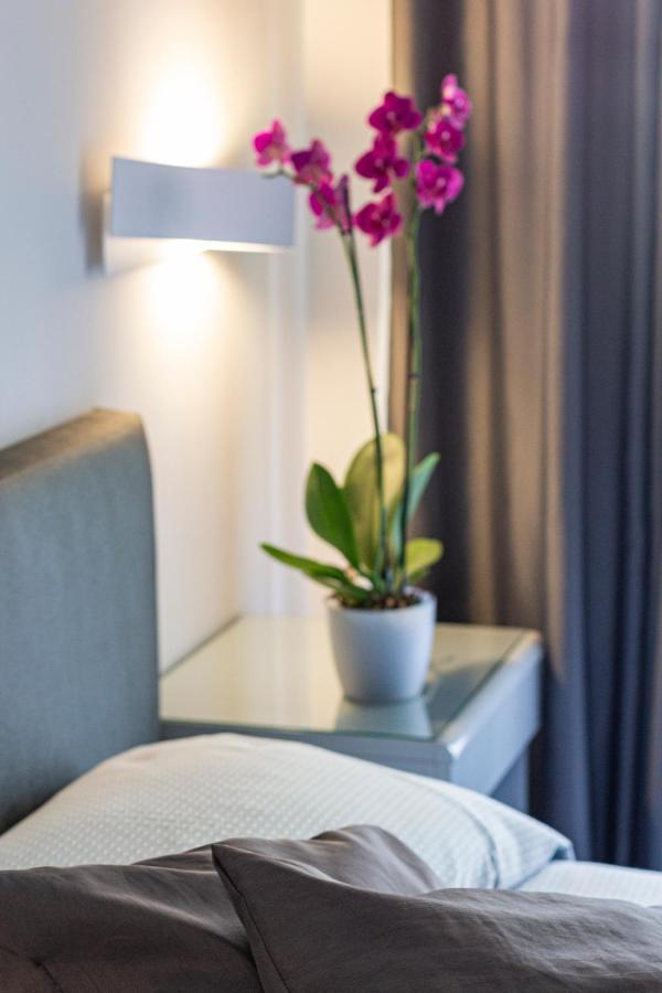 Hotel Desiree - Garda Lake Collection Сирмионе Екстериор снимка