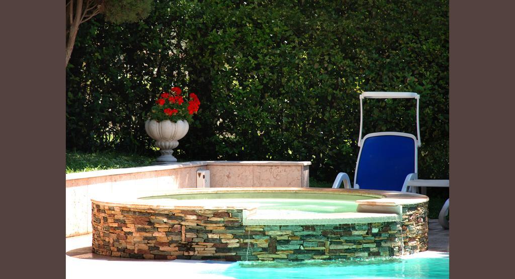 Hotel Desiree - Garda Lake Collection Сирмионе Екстериор снимка