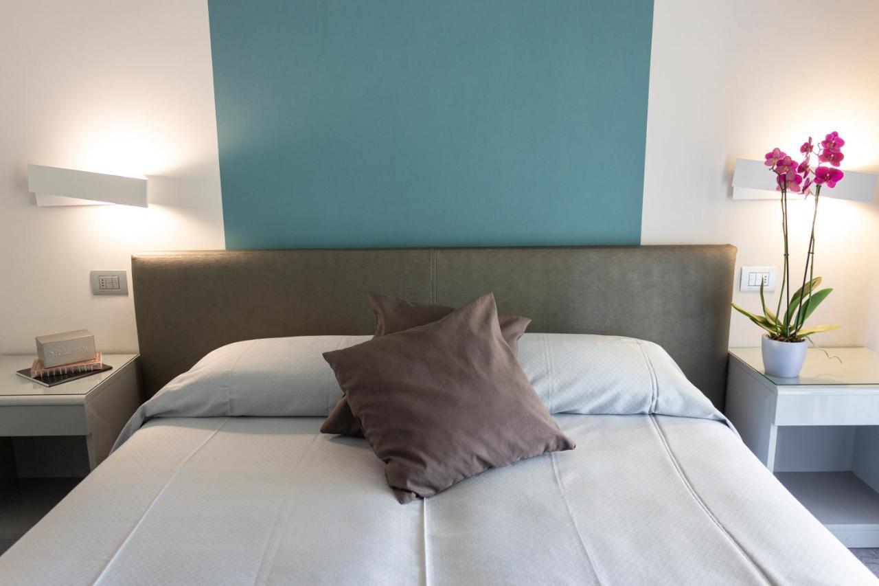 Hotel Desiree - Garda Lake Collection Сирмионе Екстериор снимка