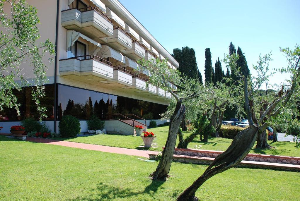Hotel Desiree - Garda Lake Collection Сирмионе Екстериор снимка