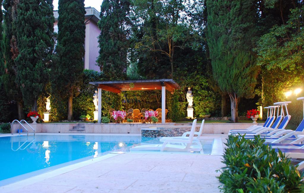 Hotel Desiree - Garda Lake Collection Сирмионе Екстериор снимка