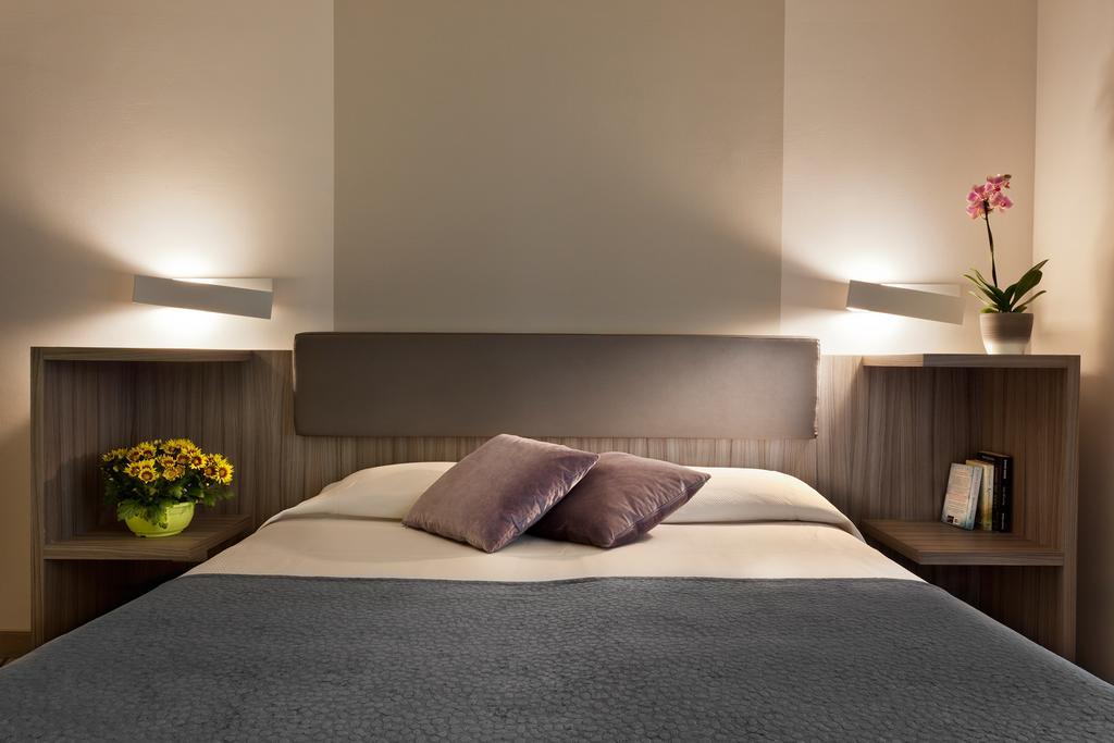 Hotel Desiree - Garda Lake Collection Сирмионе Екстериор снимка