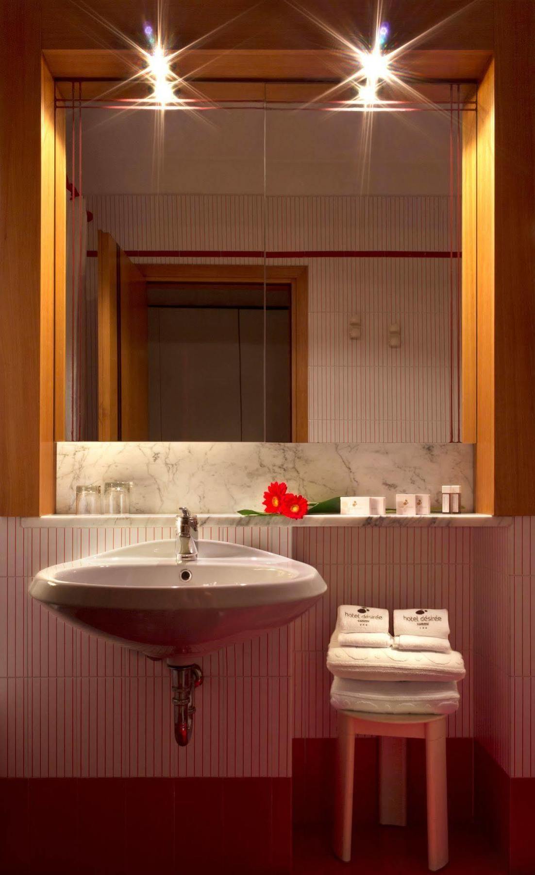 Hotel Desiree - Garda Lake Collection Сирмионе Екстериор снимка