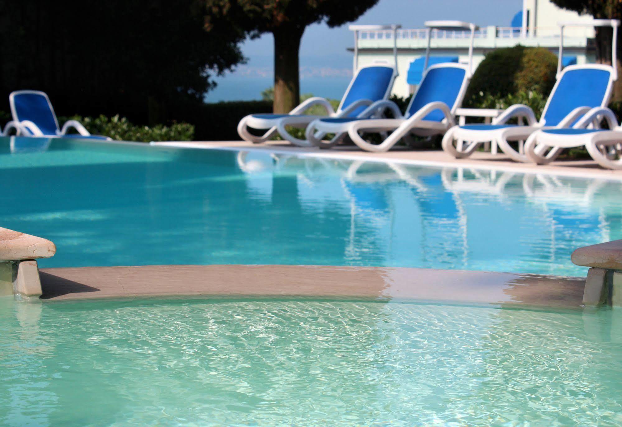 Hotel Desiree - Garda Lake Collection Сирмионе Екстериор снимка